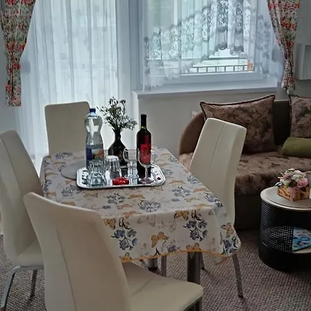 アパート Riviera ハイデゥソボスロー