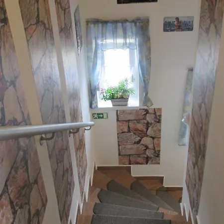 アパート Riviera ハイデゥソボスロー